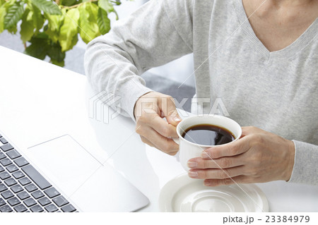 コーヒー豆と一杯のコーヒー コーヒー豆と一杯のコーヒー 23384979