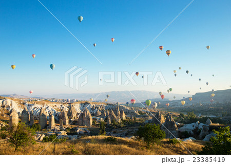 balloons flying over the cappadocia 23385419