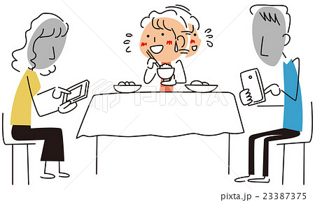 食事中に子供を無視する親 23387375