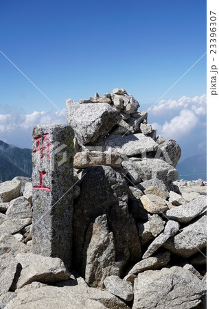 木曽駒ヶ岳の山頂 23396307