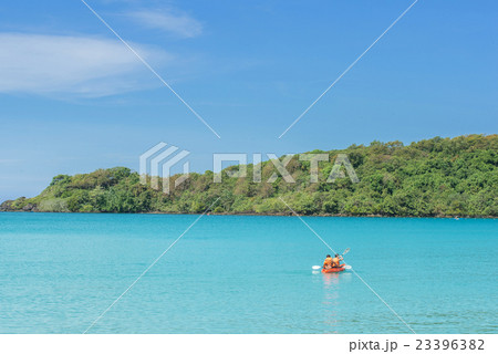 Tourist kayaking in the Thai ocean, Thailand 23396382