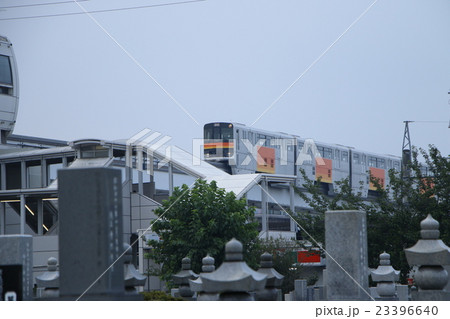 墓地とモノレール 23396640