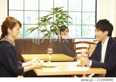 レストラン 撮影協力：TENOHA DAIKANYAMA 23398990