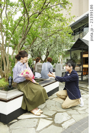ショッピング 撮影協力：TENOHA DAIKANYAMA 23399186
