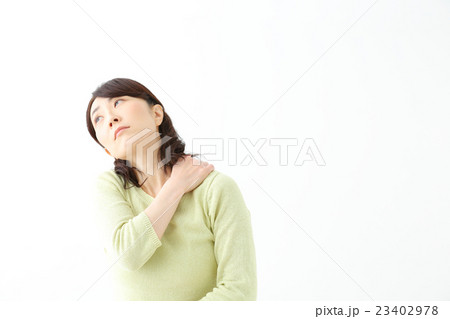肩こり　ミドル女性 23402978