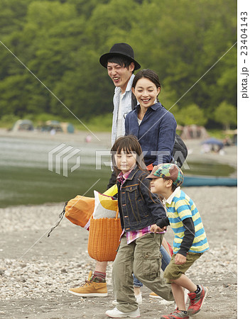 アウトドア　ファミリー 23404143