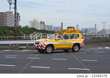 首都高速道路の道路維持作業車の写真素材