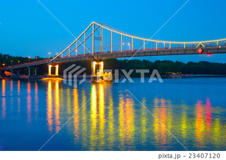 Kiev Pedestrian Bridge 23407120
