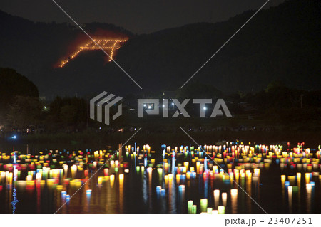 京都の夏　広沢池千灯流し 23407251