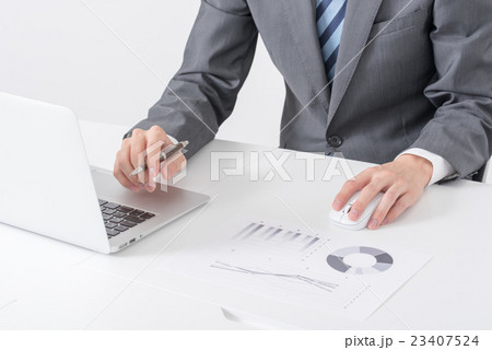 ビジネスシーン　男性　打合せ 23407524