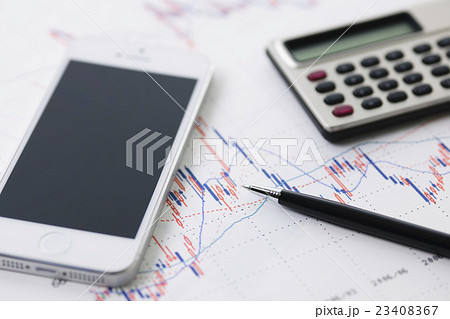 株 金融 株価チャート スマートフォン オフィス ビジネス 会議 ミーティング 打ち合わせ 経済 株 金融 株価チャート スマートフォン オフィス ビジネス 会議 ミーティング 打ち合わせ 経済 23408367