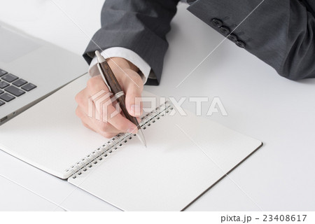 ビジネスイメージ　男性　オフィス 23408617