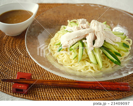 棒棒鶏麺　　籐バージョン　（横位置ハイアングル） 23409097