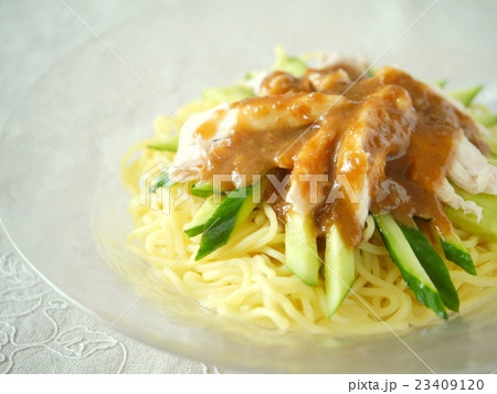 棒々鶏麺　　（横位置アップ） 23409120