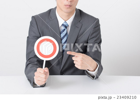 ビジネスシーン　男性　まるばつ 23409210