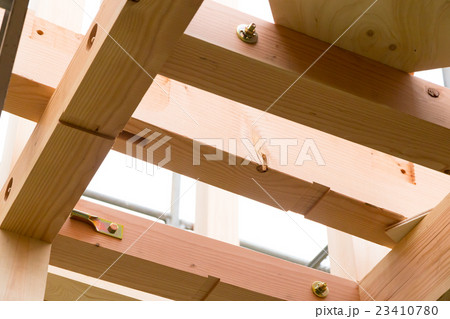 建築現場　建設現場　大工の仕事　基礎工事　住宅建設　鉄筋　工事　建設業　夢のマイホーム　 23410780