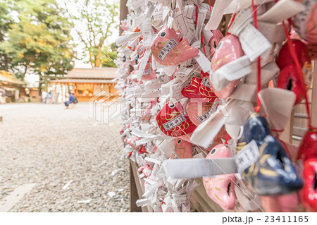 川越氷川神社　おみくじ結び所<夕景> 23411165