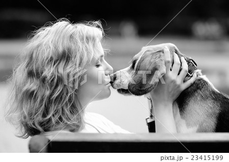 Bautiful hipster woman and her Beagle dog Bautiful hipster woman and her Beagle dog 23415199