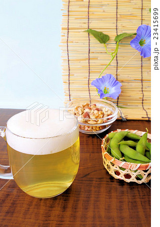 ビールと枝豆 23415699