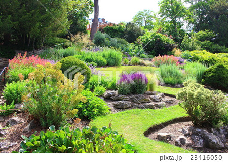 ロンドン紀行　その１８４　　：　　花と植物が織りなす色紙　その１４５ 23416050
