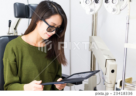 Woman checking sense of three dimensional on eye clinic 23418336