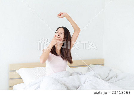 Woman yelling at morning 23418563
