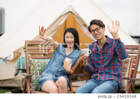 カップル アウトドアイメージ 23419248
