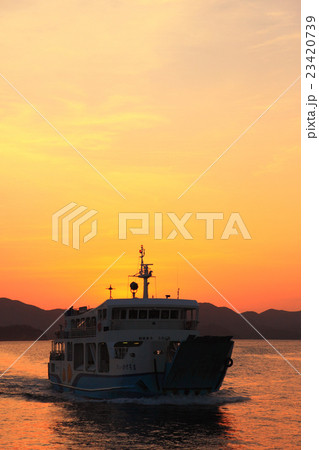 夕日の中のフェリーかけろま 夕日の中のフェリーかけろま 23420739