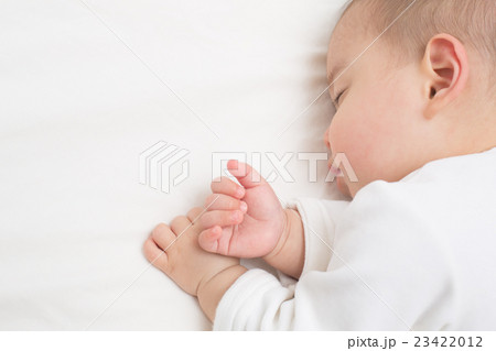 赤ちゃんのお昼寝 23422012