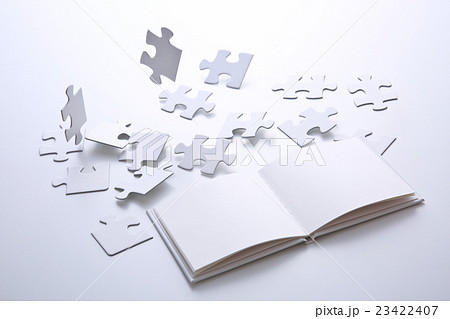 白紙の本とジグソーパズル 白紙の本とジグソーパズル 23422407