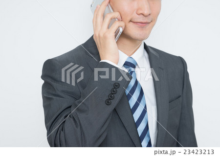若いビジネスマン（スマホ） 23423213