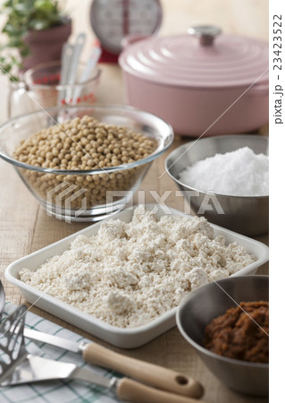 手作り味噌とその材料 23423522