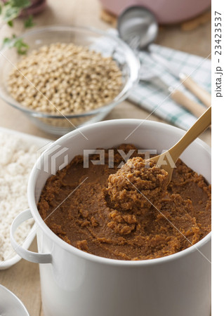 手作り味噌とその材料 23423537