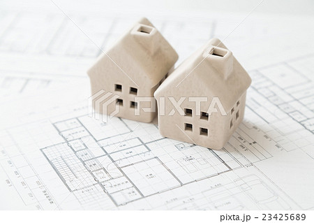 住宅図面と家 23425689