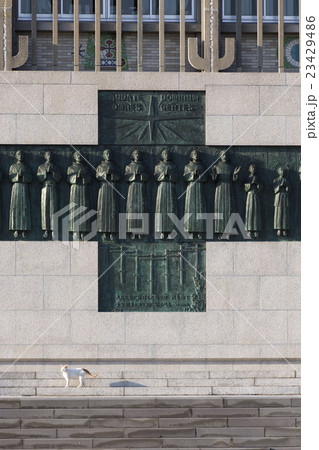 二十六聖人殉教碑と猫 23429486