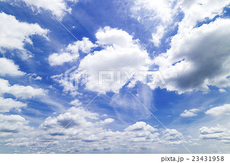青空　空　雲　夏の空　背景　背景素材　7月 23431958