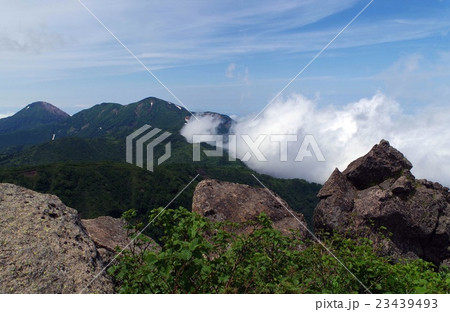 妙高山山頂から火打山・焼山 23439493
