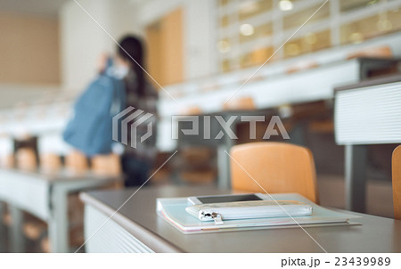 大学の講堂 23439989