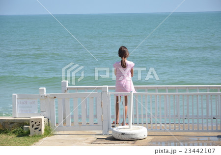 girl standing on the beach 23442107