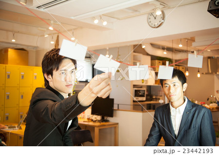 会議シーン カードを選ぶ ライバル 会議シーン カードを選ぶ ライバル 23442193