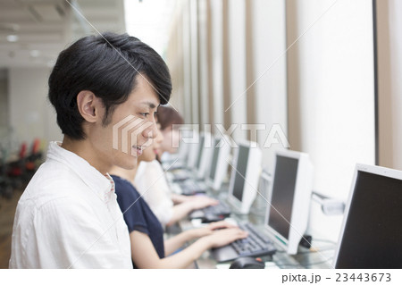大学のパソコン教室 23443673
