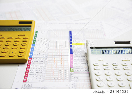 確定申告　税理士　会計士　青色申告　申告　電卓　税金　ビジネス　 23444585