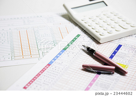 確定申告　税理士　会計士　青色申告　申告　電卓　税金　ビジネス　 23444602