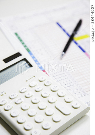 確定申告 税理士 会計士 青色申告 申告 電卓 税金 ビジネス 確定申告 税理士 会計士 青色申告 申告 電卓 税金 ビジネス 23444607
