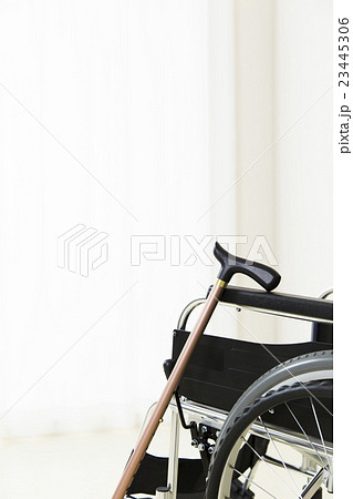 介護　車椅子　車いす　車イス　シニア　医療　福祉　医療福祉 23445306