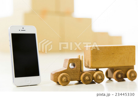 運輸　流通　運輸業　流通業　スマートフォン　運送　引越し　ダンボール　宅配便　宅配　宅急便　出荷　 23445330