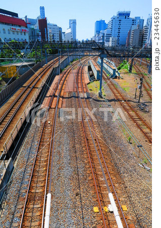 池袋大橋から見た埼京線と東武東上線の都市景観の写真素材