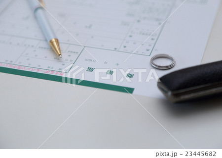 離婚届 (指輪 ショック トラブル 別れ ネガティブ 用紙 書類 悲しい 結婚指輪 印鑑 実印 印) 離婚届 (指輪 ショック トラブル 別れ ネガティブ 用紙 書類 悲しい 結婚指輪 印鑑 実印 印) 23445682