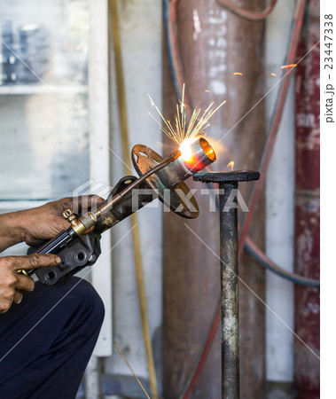 Welders were repairing Shock absorbers 23447338