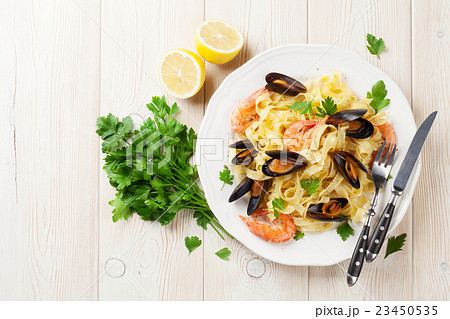 Pasta with seafood 23450535